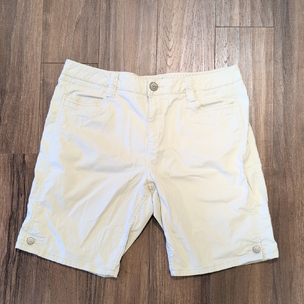 Sonoma Life and Style Cream Shorts